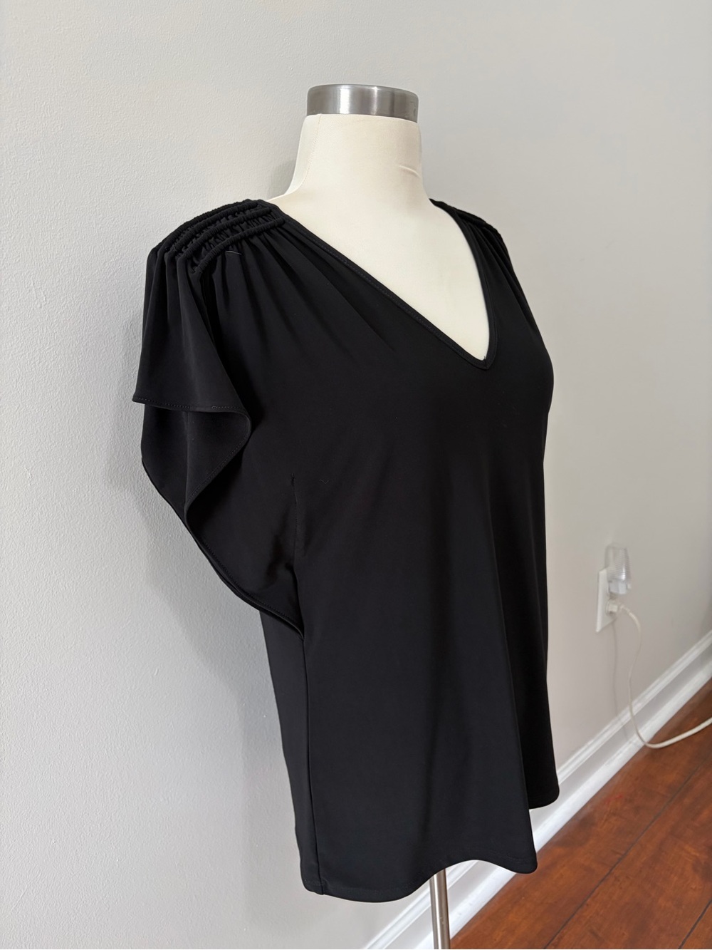 Anne Klein Black V-Neck Flutter Sleeve Top Sz S Office Elegance - Picture 6 of 12